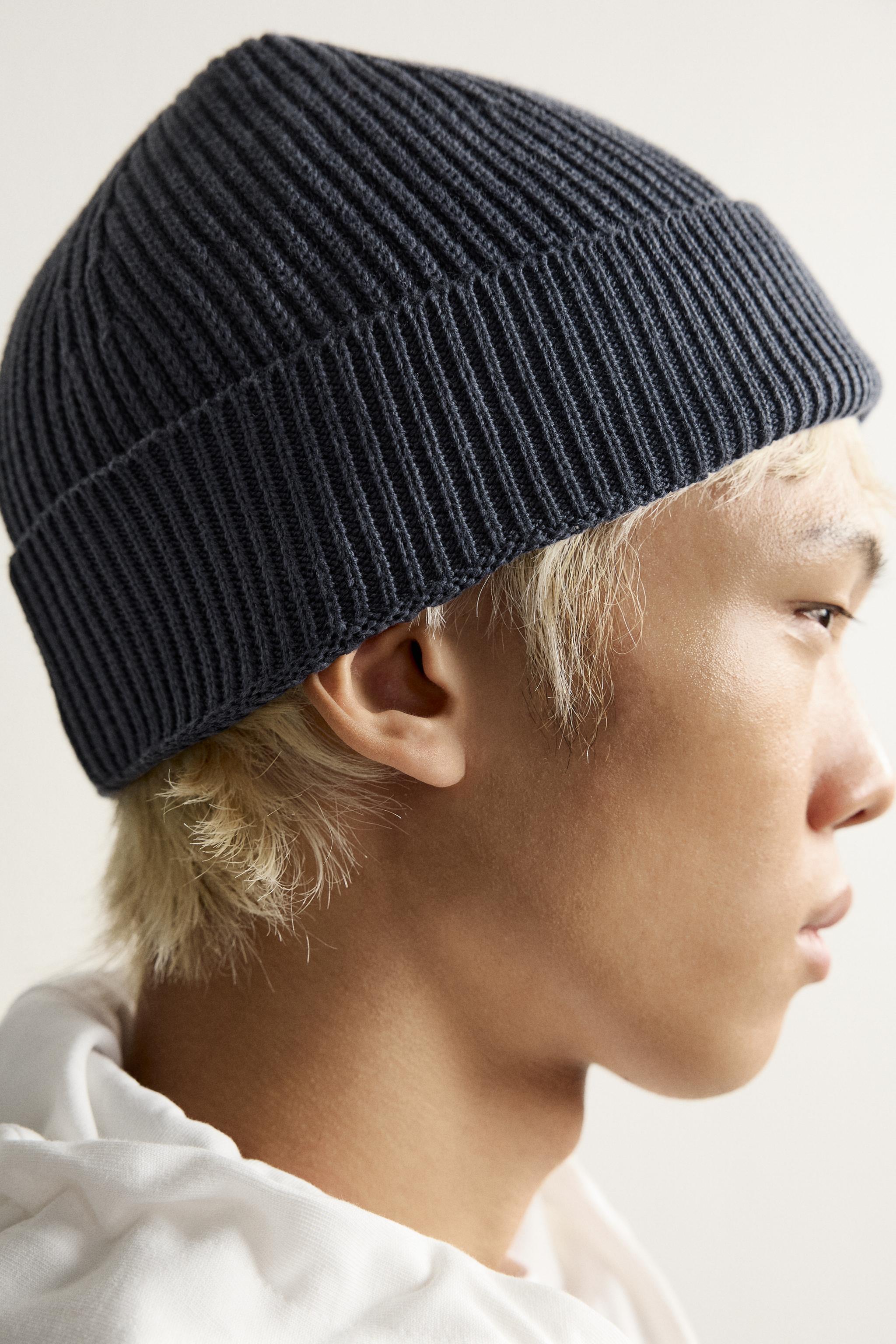 BONNET EN MAILLE JACQUARD RAYURES