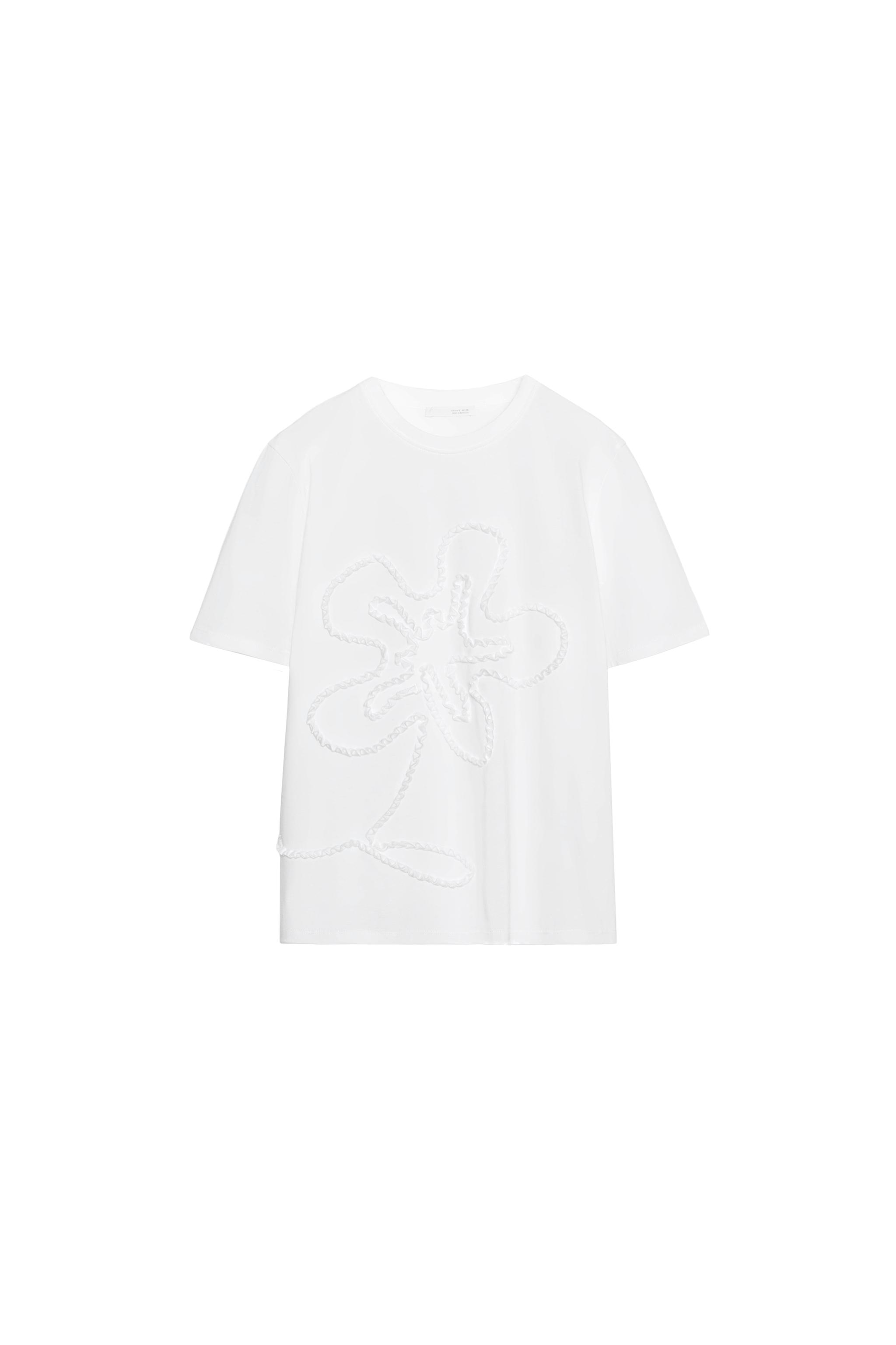 CAMISETA RELIEVE FLOR
