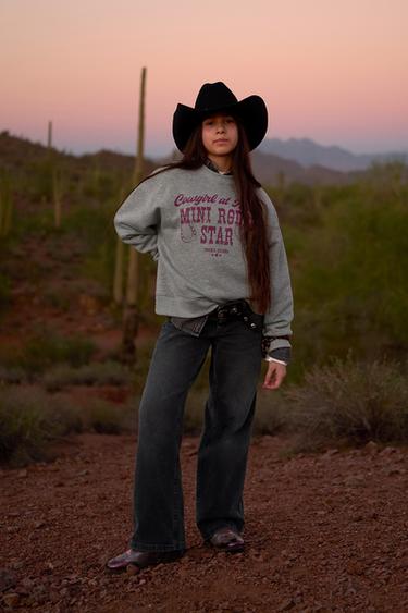 ТОЛСТОВКА С НАДПИСЬЮ COWGIRL — СЕРЫЙ С МЕЛАНЖЕВЫМ ЭФФЕКТОМ от Zara