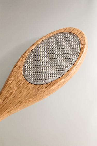 FOOT EXFOLIATOR WITH WOODEN HANDLE - Light beige by Zara - Image 2