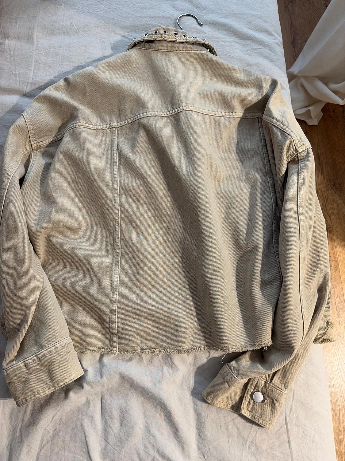 CROPPED OVERSHIRT WITH PIERCING DETAIL - Image 2