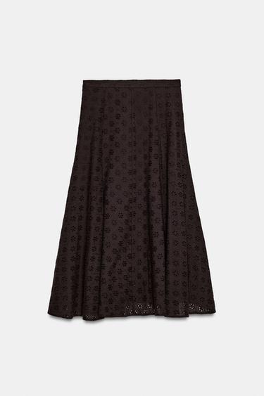 FALDA MIDI BORDADOS PERFORADOS - Marrón de Zara