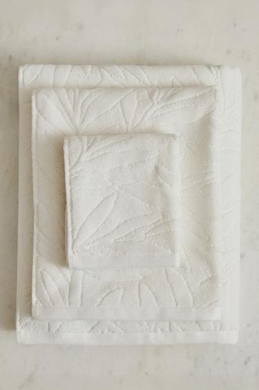 منشفة حمام بجاكار مشجر - كافا الخاص بـ Zara