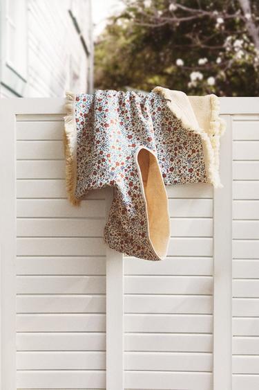 KIDS' FLORAL BEACH PONCHO - Sand by Zara