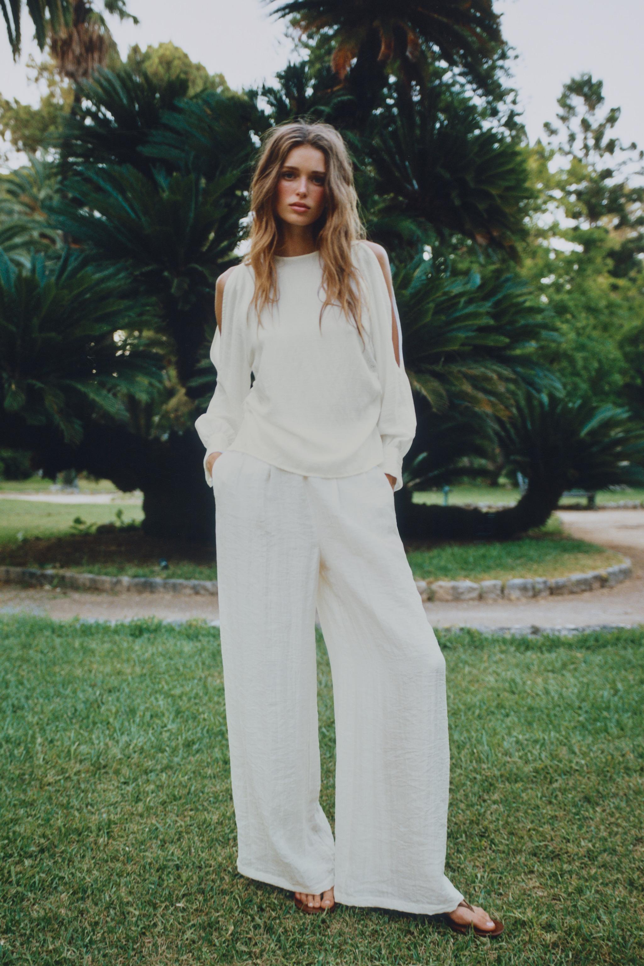BLOUSE WITH SLEEVE SLITS