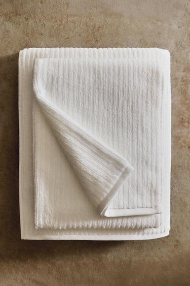 RIBBED TEXTURE BATH TOWEL - White by Zara