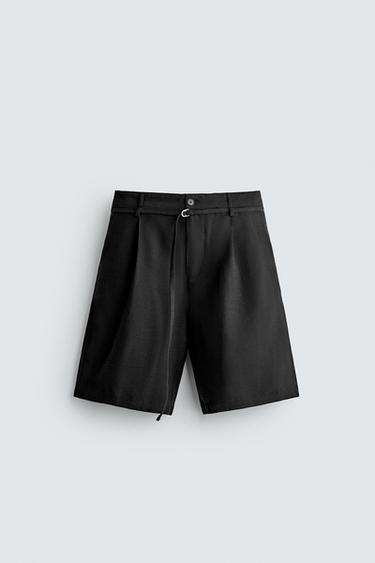 BERMUDA RELAXED FIT PLIEGUES CINTURÓN - Negro de Zara