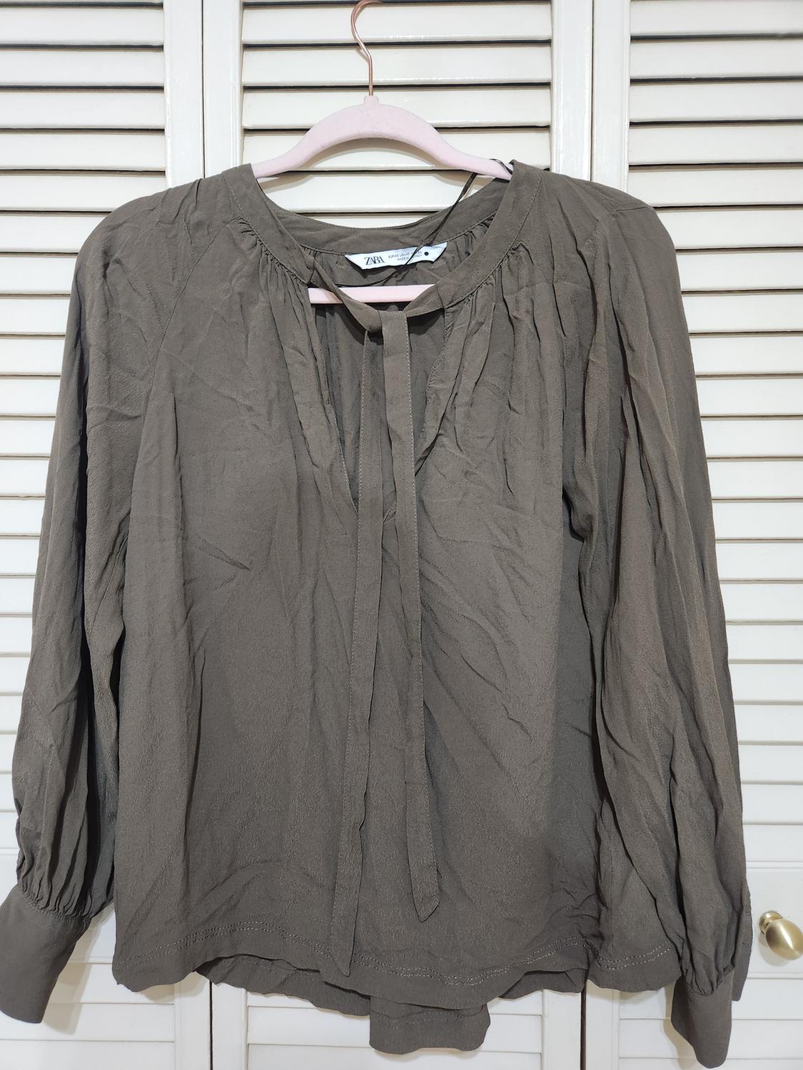 FLUID GATHERED BLOUSE
