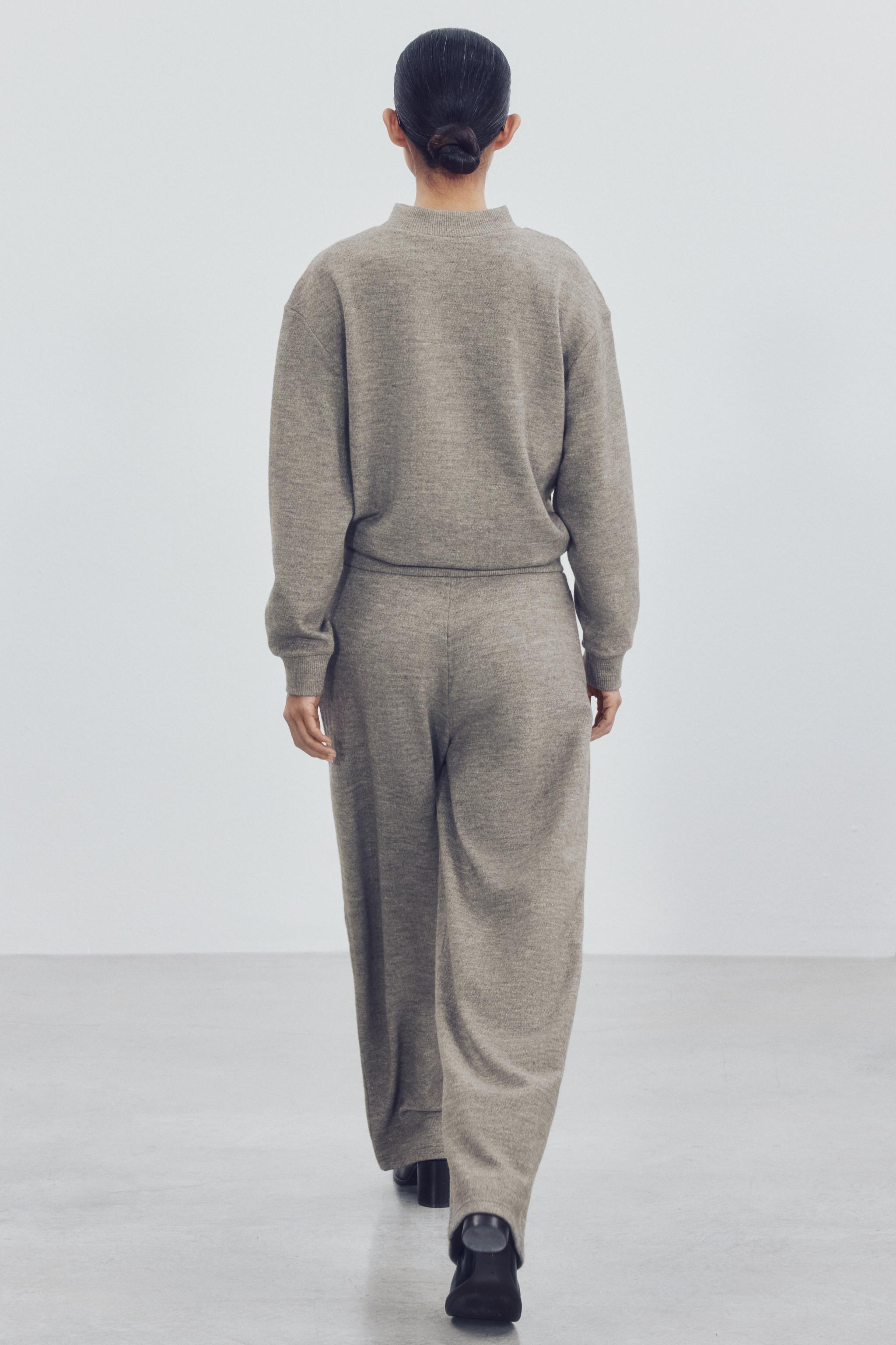 SOFT SWEATSHIRT