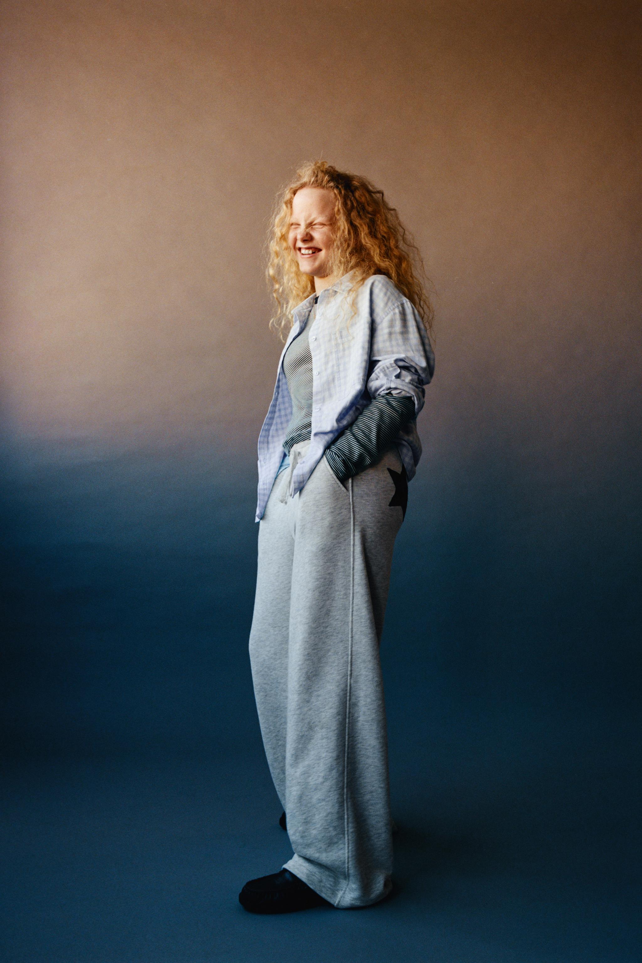 PANTALON EN MOLLETON À JAMBES LARGES ÉTOILES