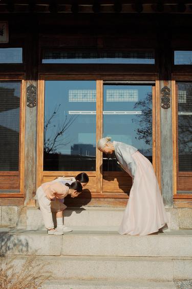 CARDINGAN WITH EMBROIDERED FLOWERS - Coral by Zara