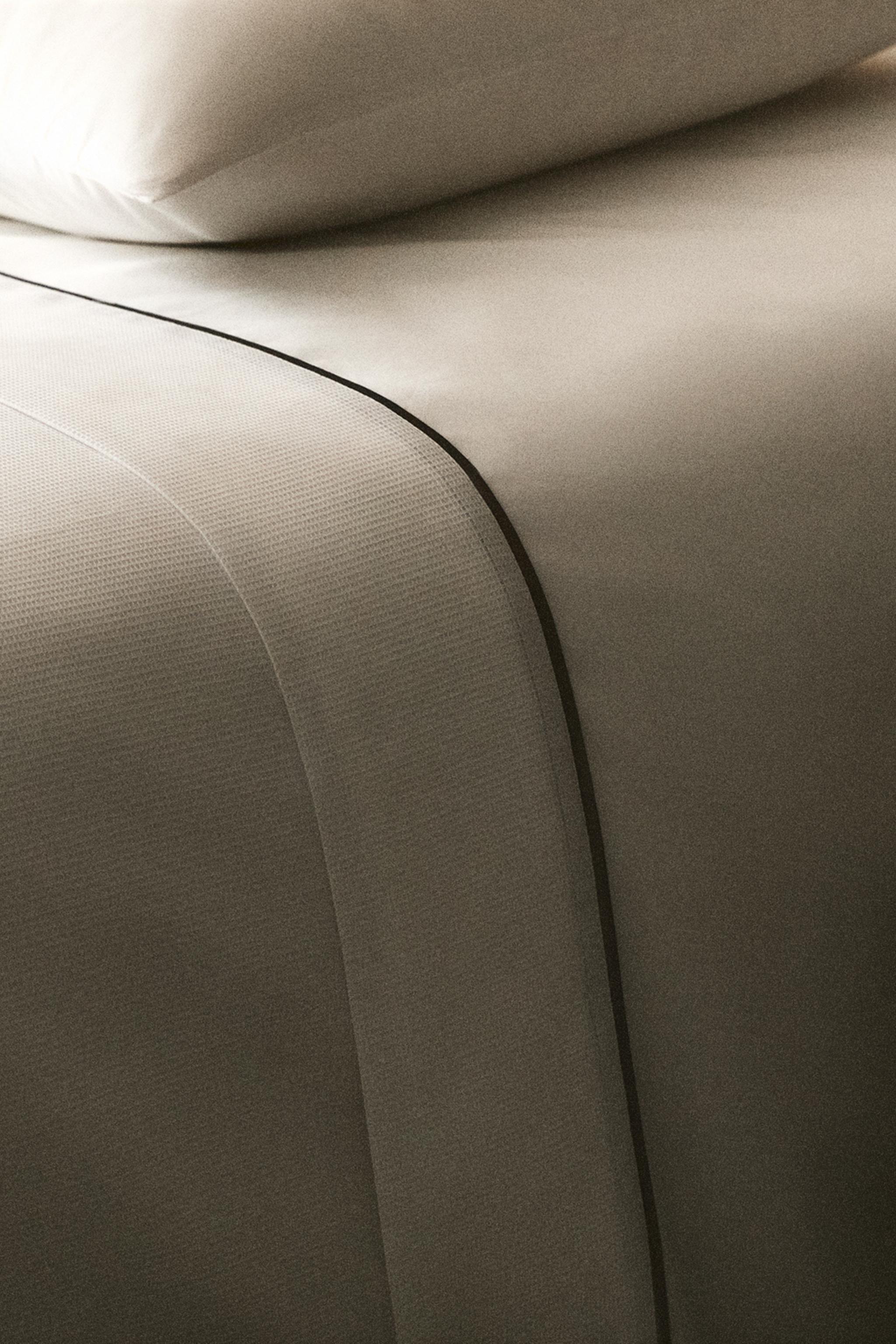 DUVET COVER FLAT SHEET WITH PIQUÉ PIPING