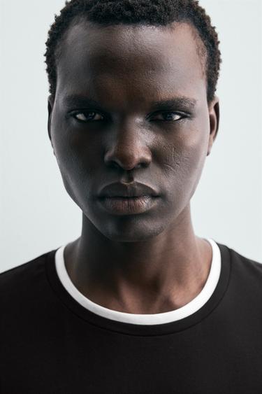 T-SHIRT FINITIONS CONTRASTÉES - Noir de Zara - Image 4