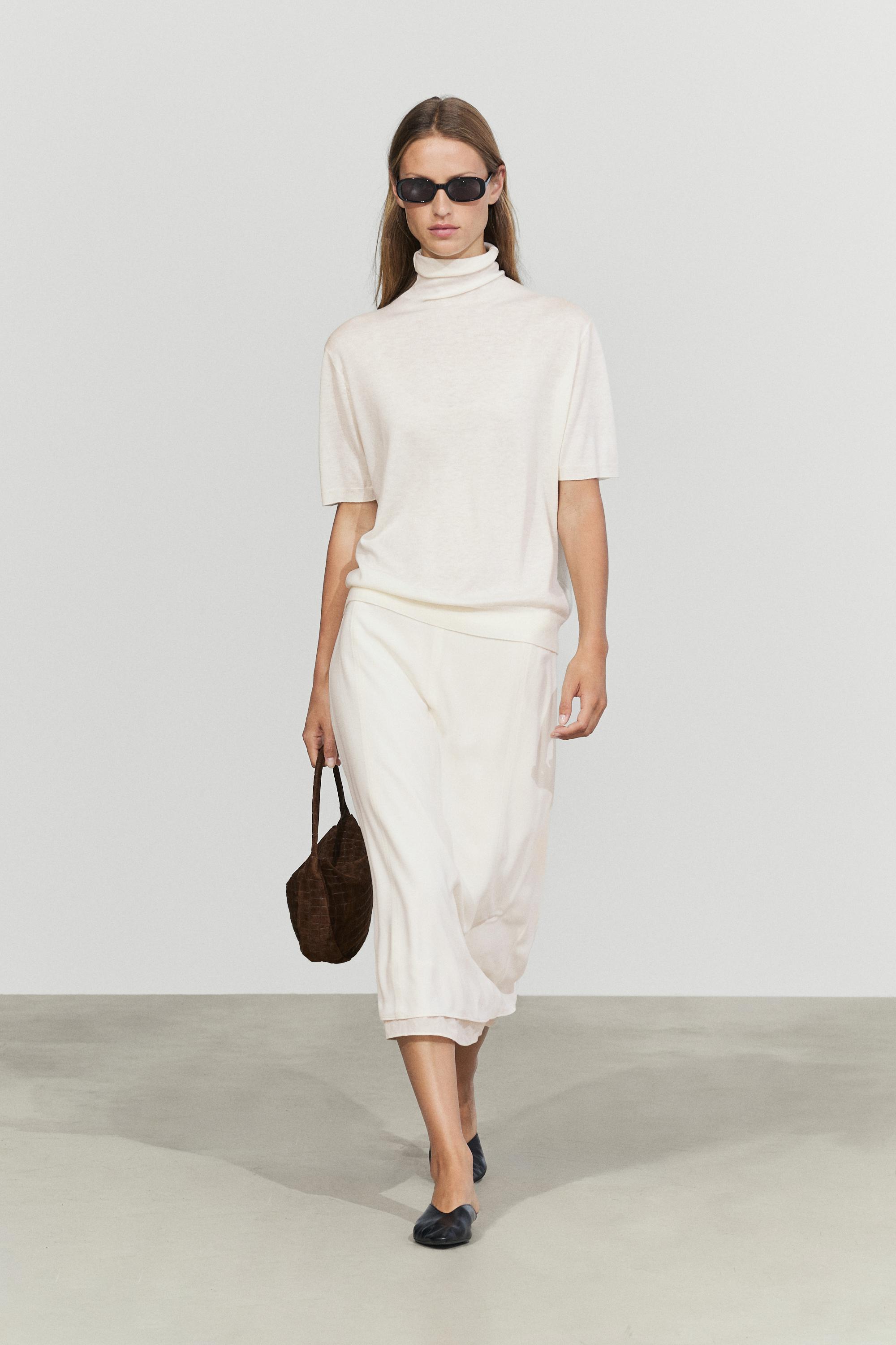 Wool blend turtleneck knit sweater — Ecru