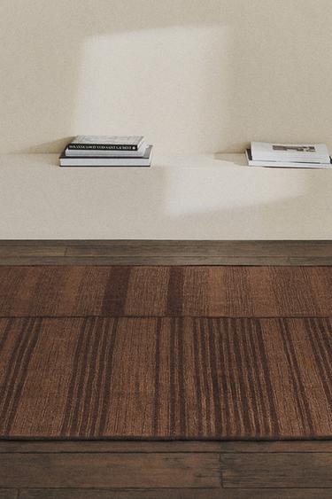 TAPETE DE LÃ COM LINHAS EM CONTRASTE - Marrom da Zara