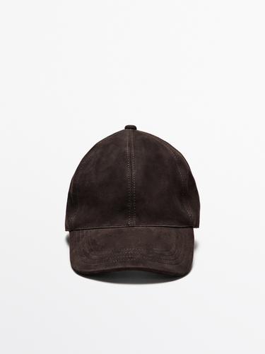 Casquette en cuir finition daim - Marron de Zara