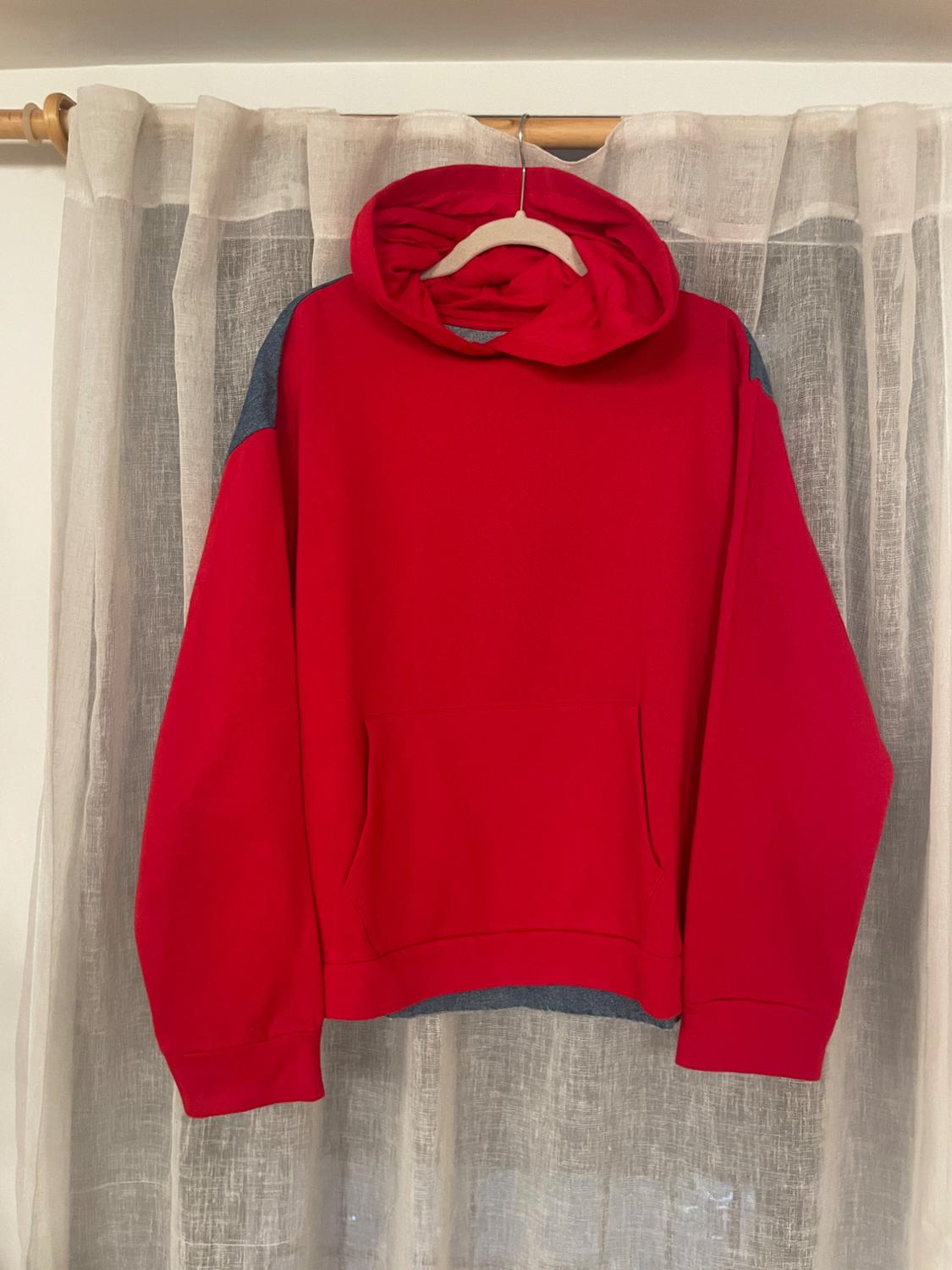 CONTRASTING OVERSIZED SWEATSHIRT