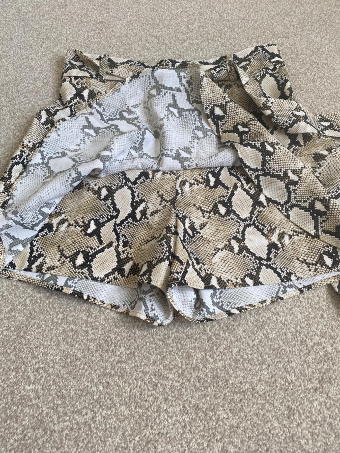 ANIMAL PRINT BERMUDA SHORTS - Image 2