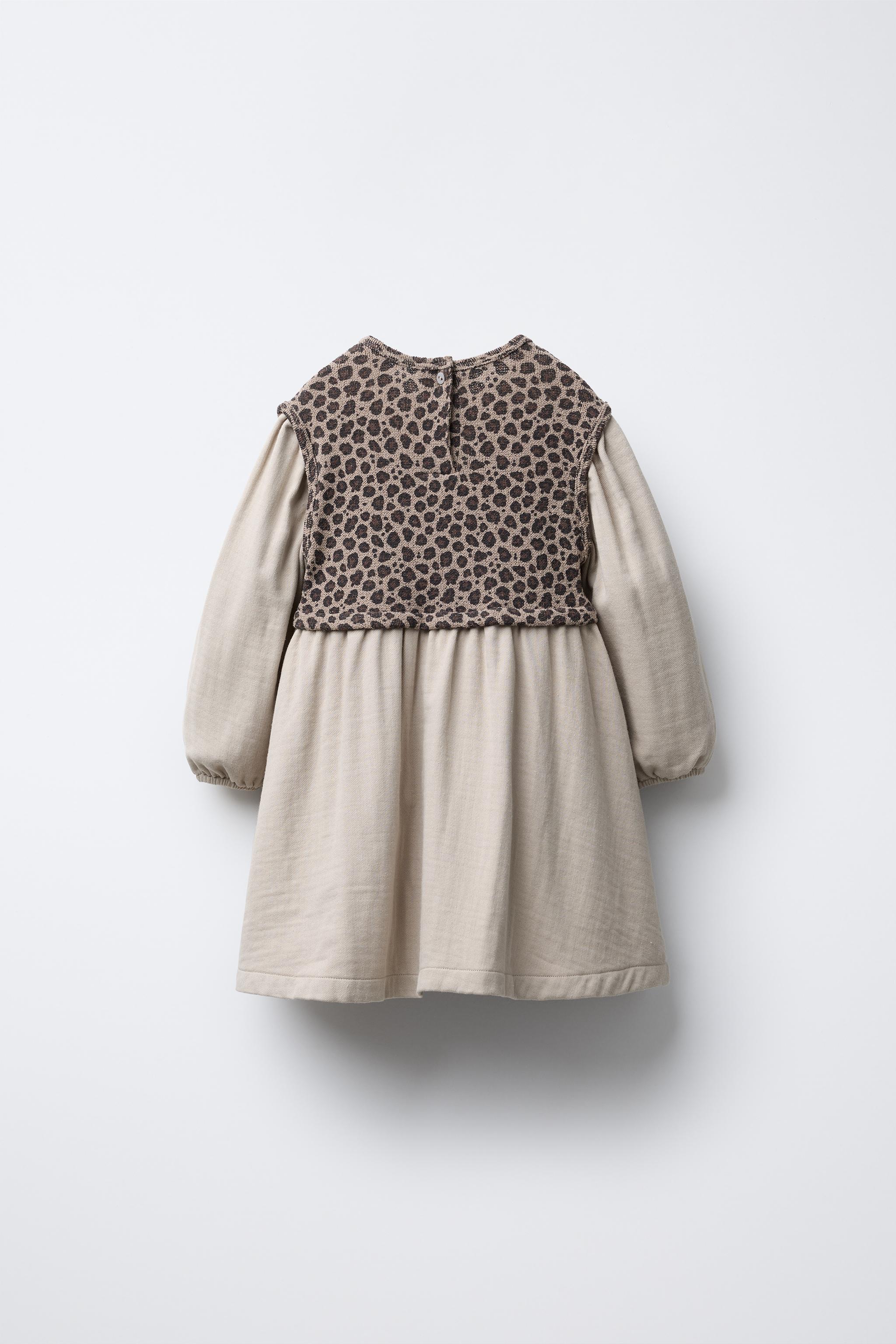 ROBE EN MATIÈRES VARIÉES À IMPRIMÉ