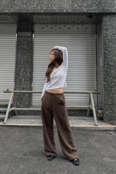 ストレートレッグプラッシュジャージー地パンツブラウンZaraのストレートレッグプラッシュジャージー地パンツ - ブラウン 