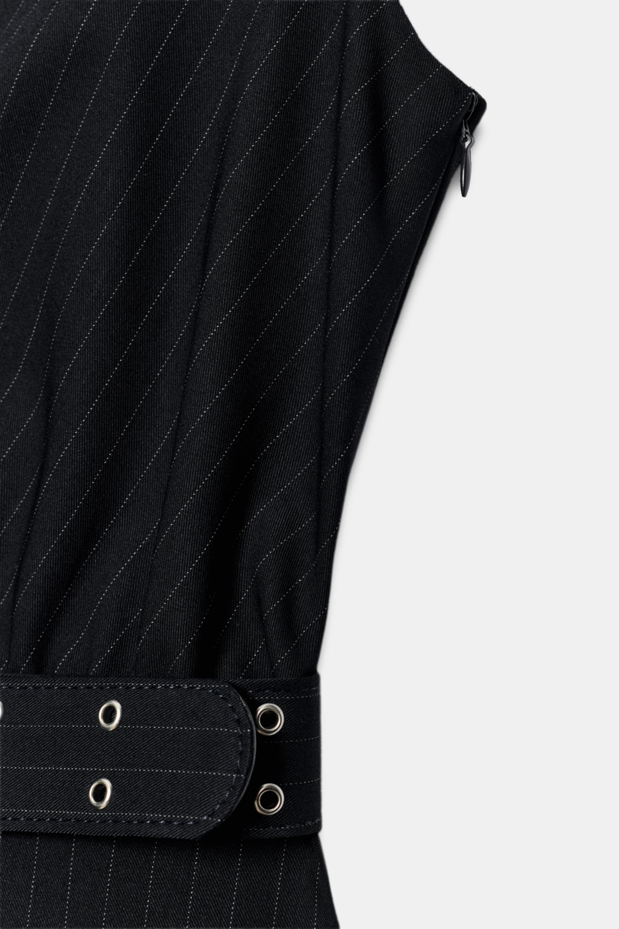 ROBE À RAYURES ET CEINTURE