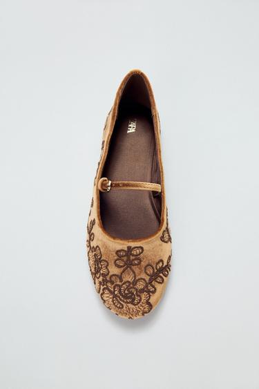 Zara VELVET-EFFECT EMBROIDERED BALLET FLATS - Ocher