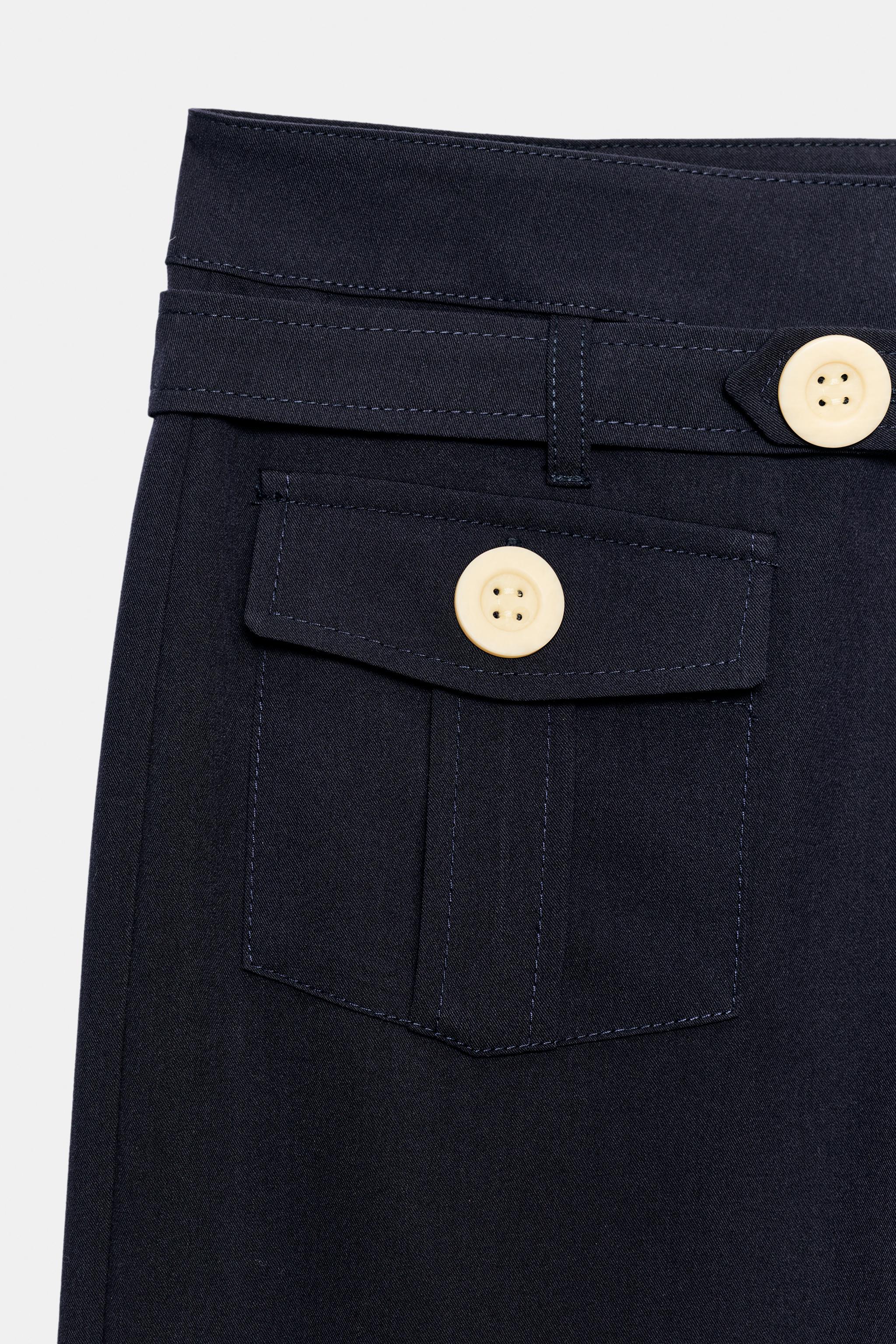 STRAIGHT-LEG TROUSERS WITH CONTRAST BUTTONS