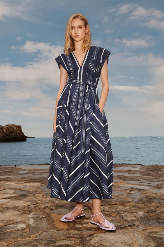 ROBE RAYURES GODETS LIMITED EDITION - Bleu marine | ZARA Canada