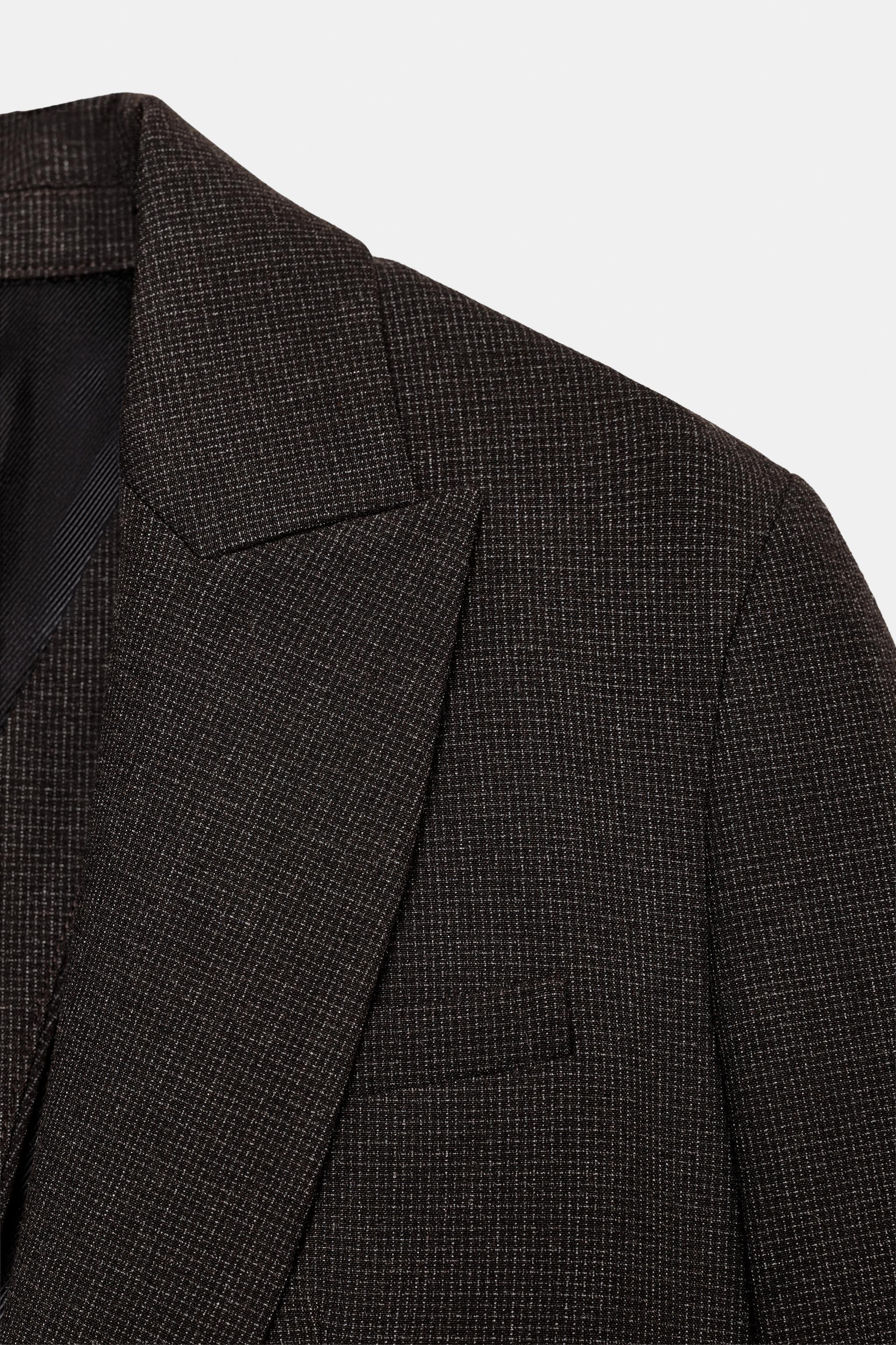 BLAZER WITH SHOULDER PADS AND BUTTONED BACK