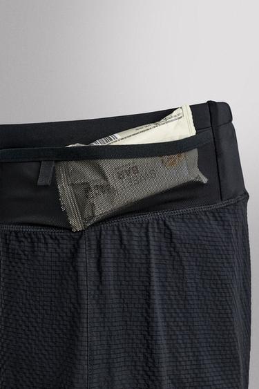 SHORT DE TRAIL - Noir de Zara - Image 3