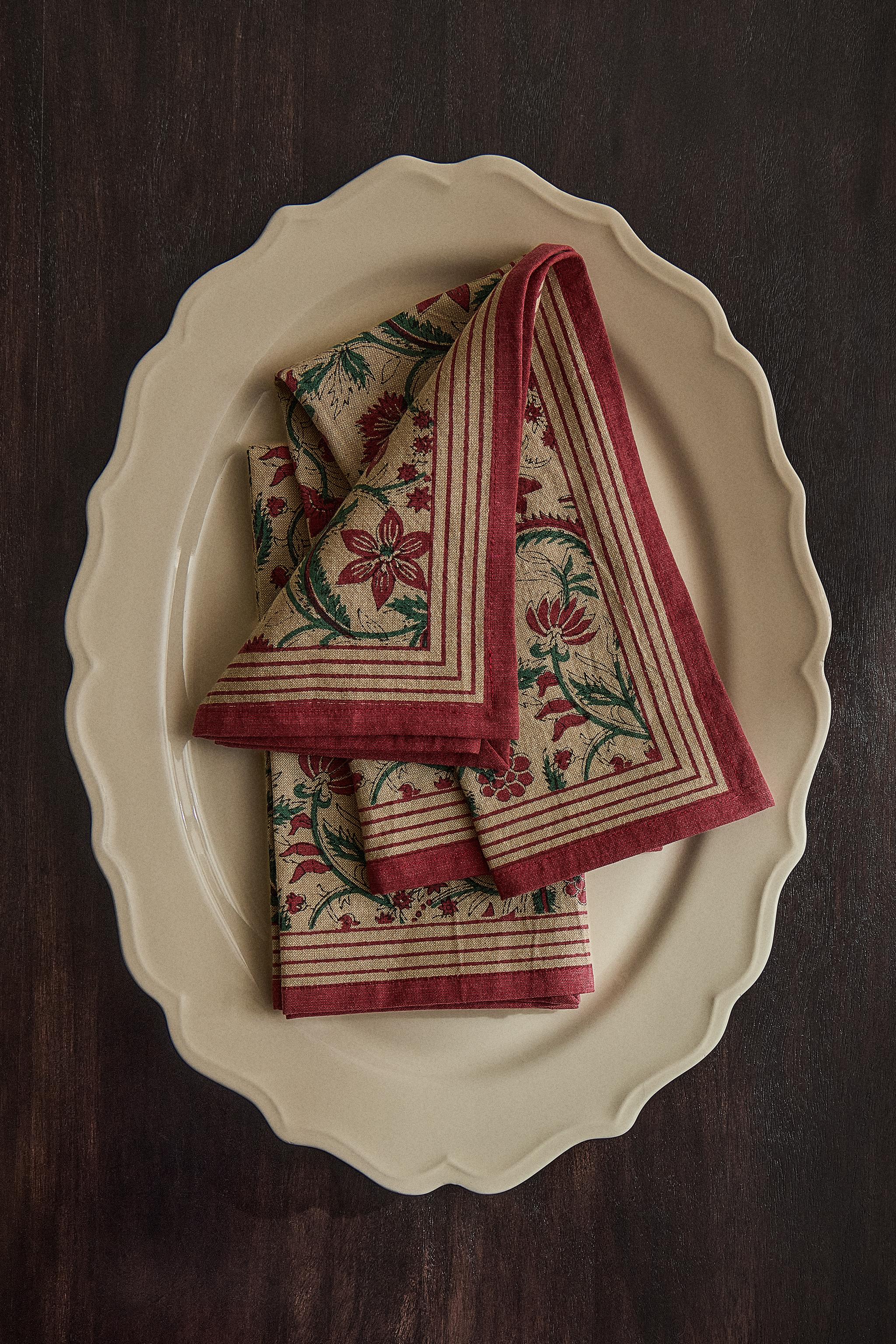 SET OF FRAMED FLORAL COTTON CHRISTMAS NAPKINS (SET OF 2)