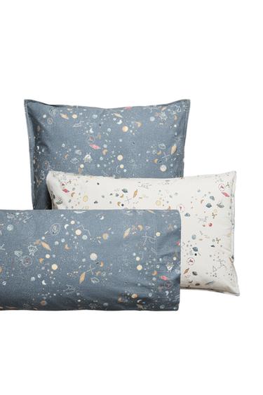 KIDS' REVERSIBLE SPACE PILLOWCASE - Ecru / Blue by Zara