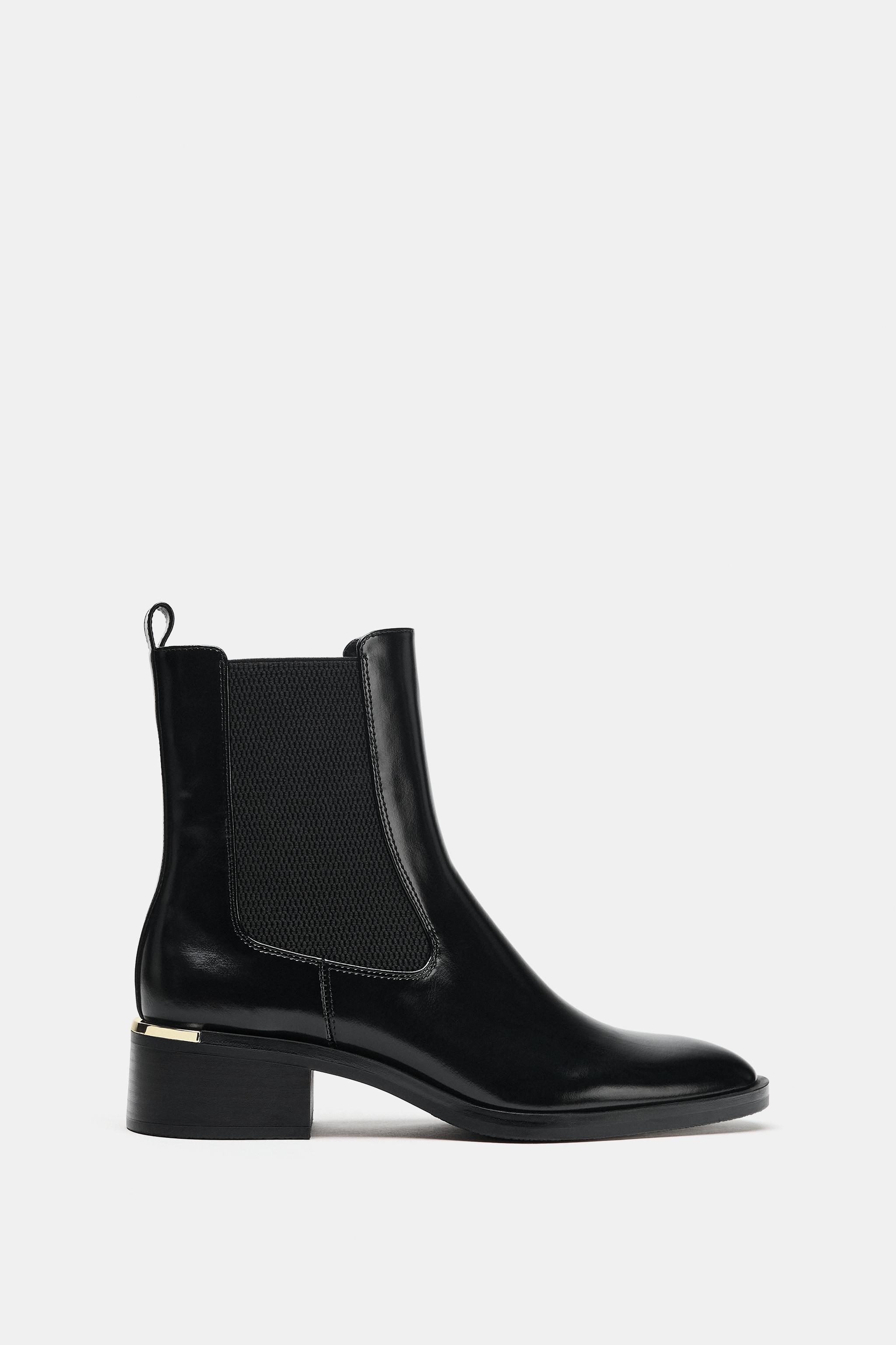 BOTTINES À TALONS AVEC DÉTAIL MÉTALLIQUE