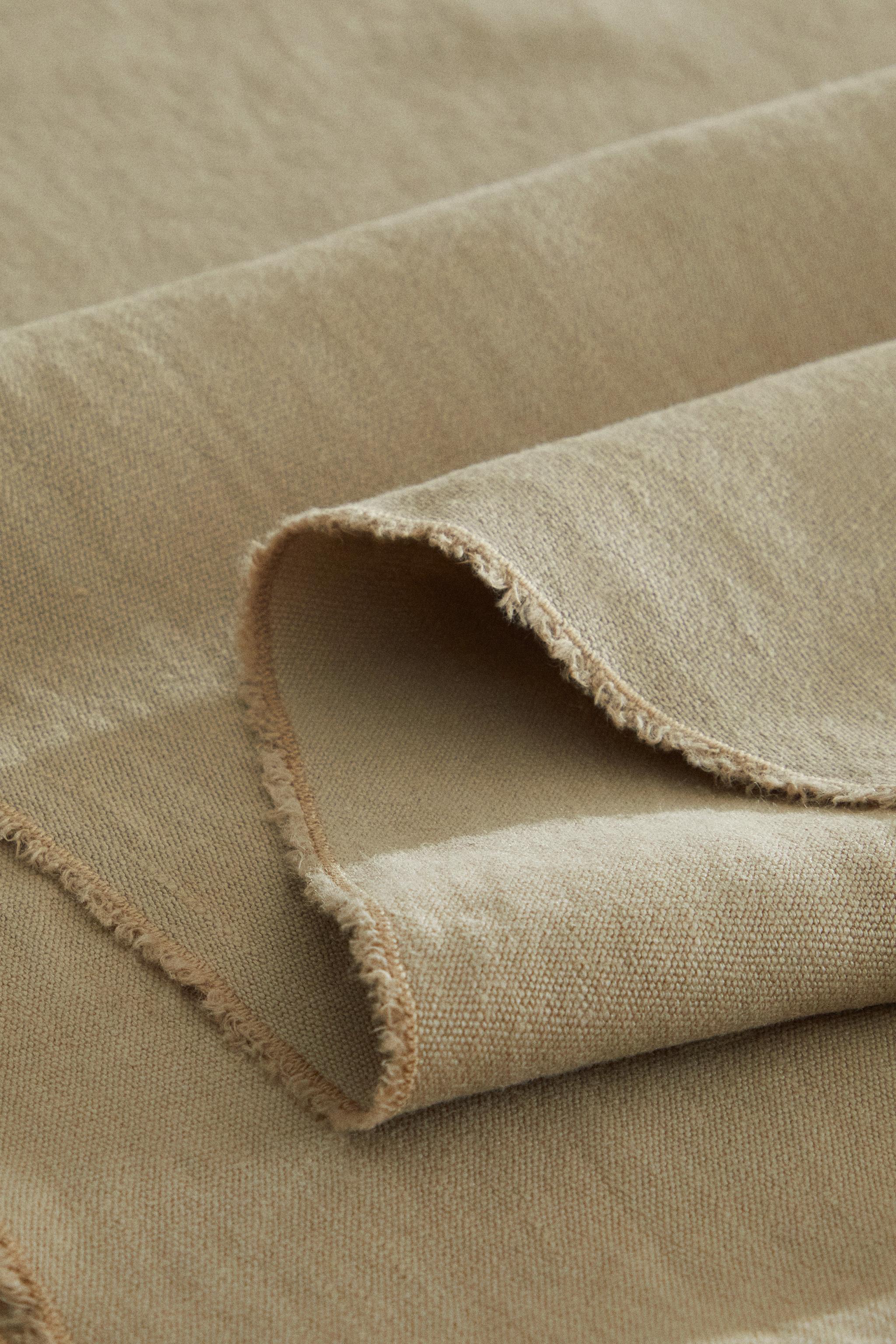 LINEN TABLE RUNNER