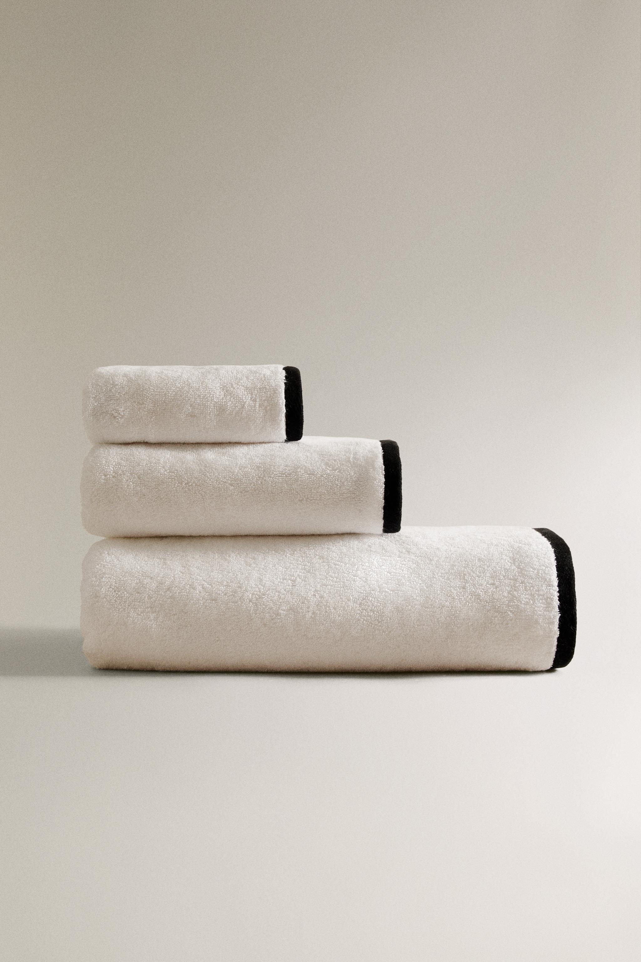 ザラホーム   バスローブと90×150のラインストーン付きバスタオルセット Bathroom towels | Zara Home United States of America | New
