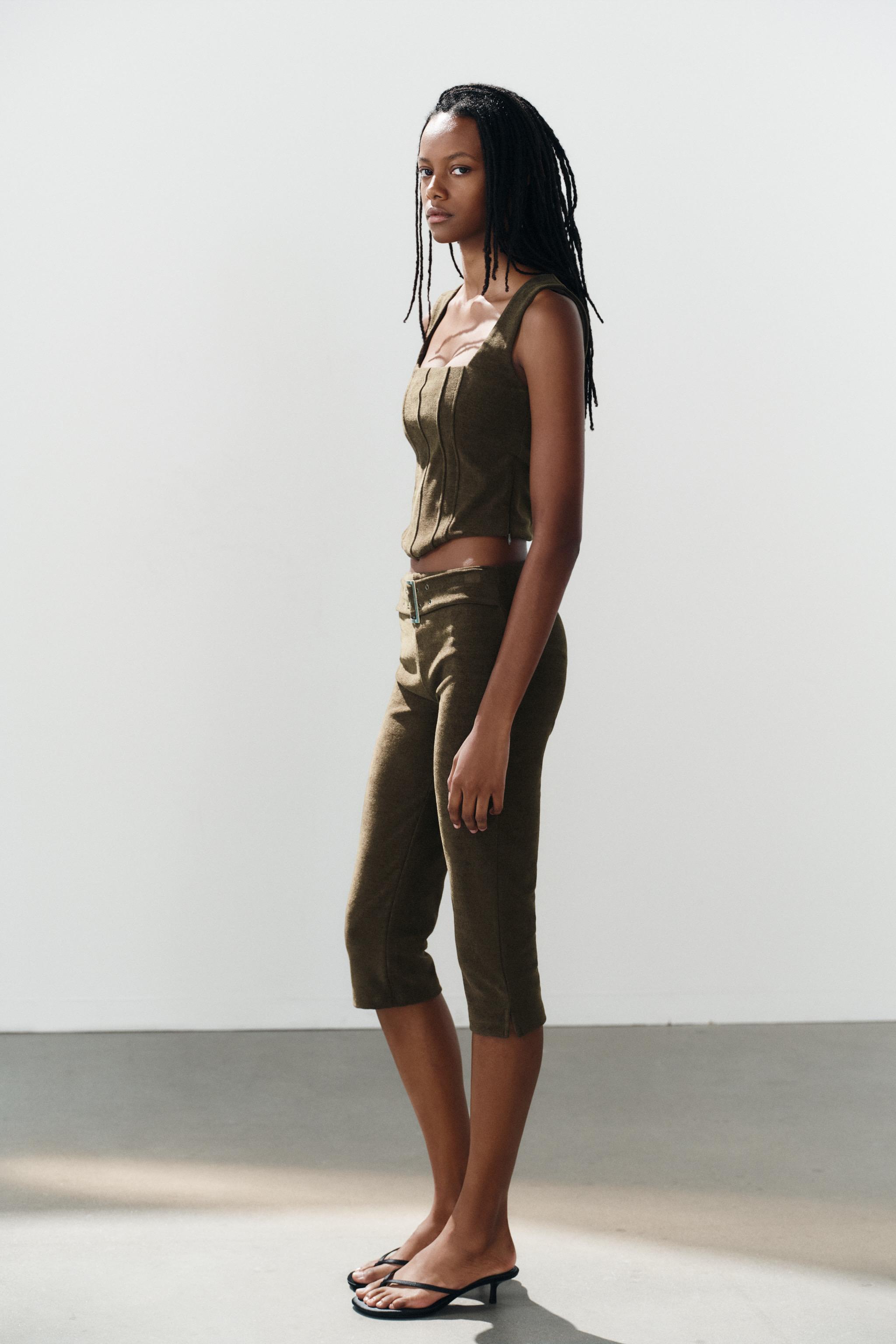 PANTALON CAPRI EN VELOURS CÔTELÉ AVEC CEINTURE