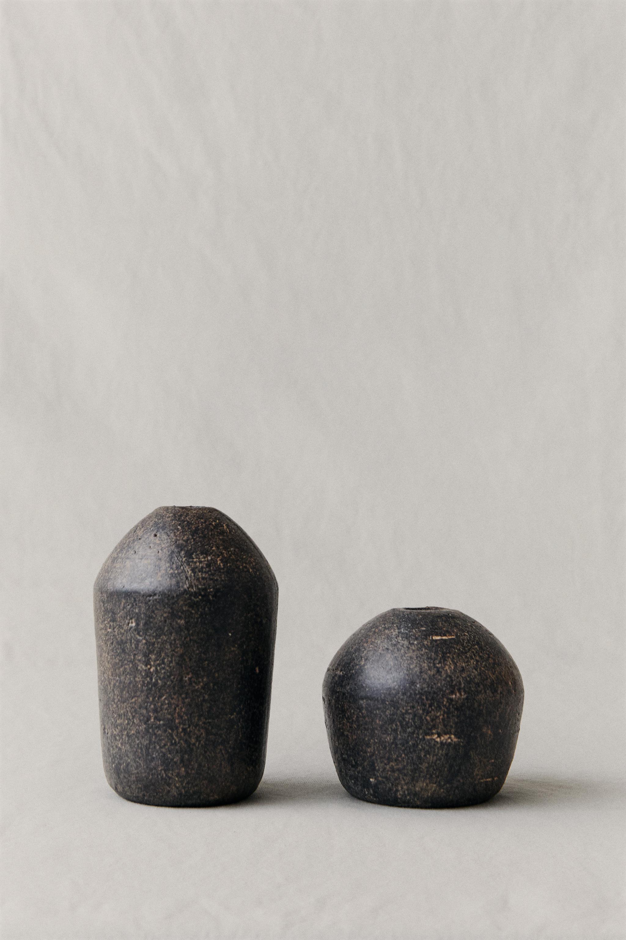 DECORATIVE OVAL CERAMIC VASE