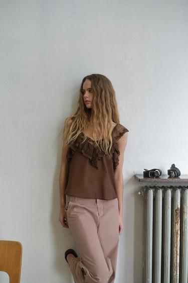 TOP BRODÉ À VOLANTS - Marron de Zara - Image 1