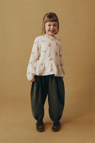 BLUSA FLORES BORDADAS PUNTILLA - Crudo de Zara