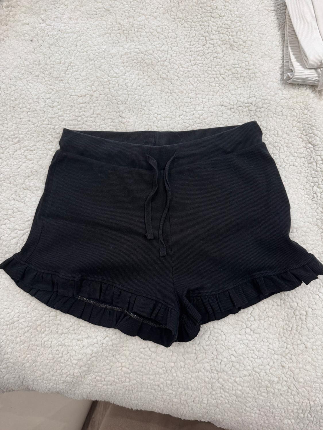 SHORTS WITH RUFFLED HEMS