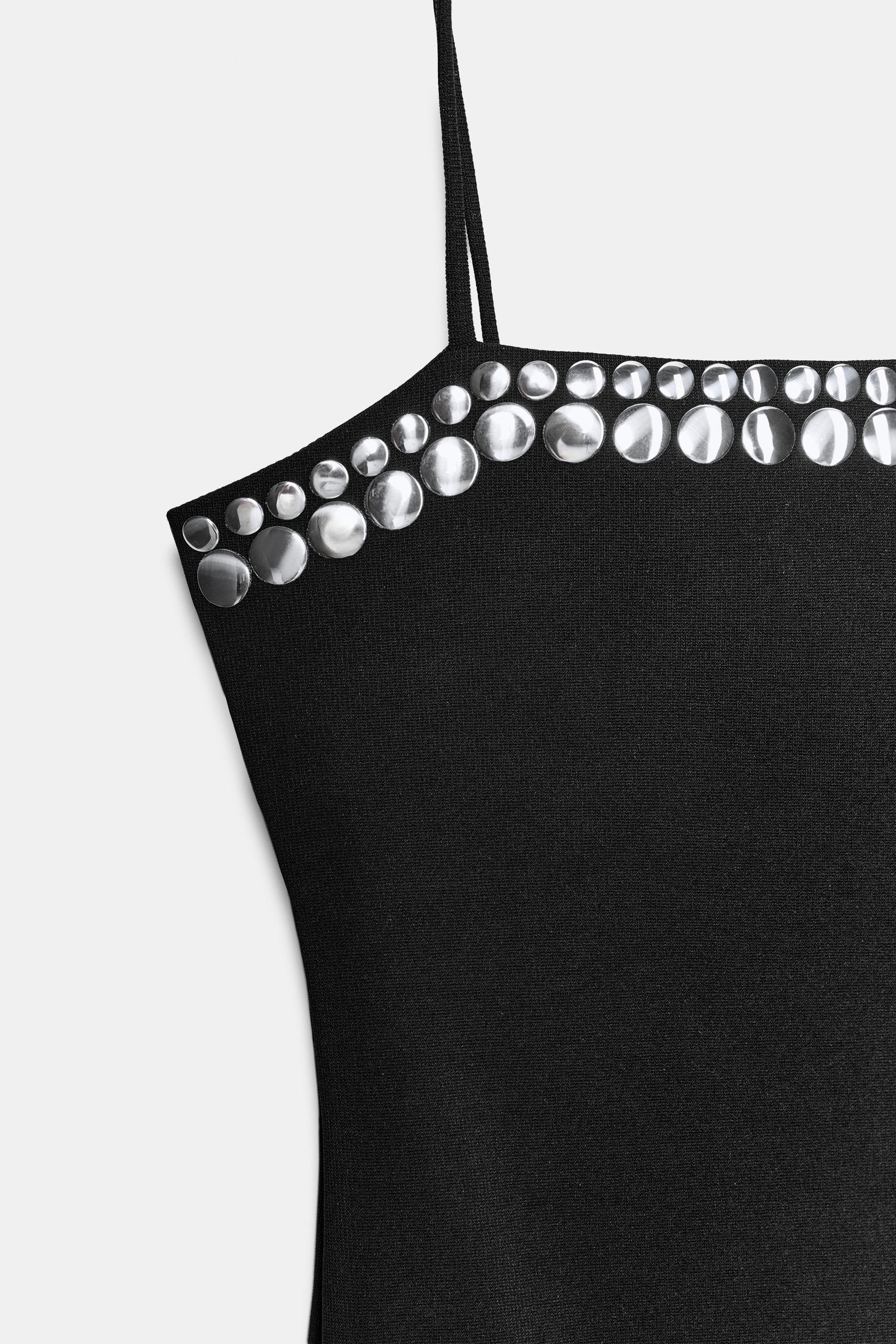 ROBE COURTE À CLOUS
