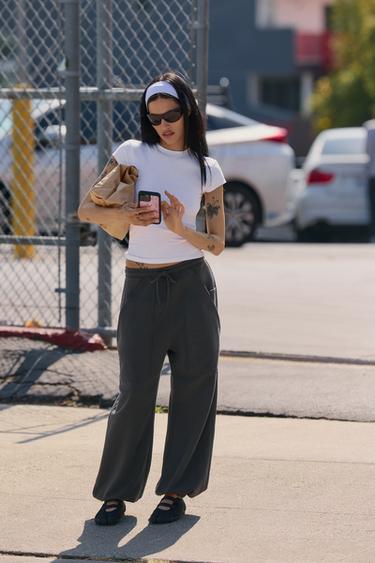 CAMISETA ENTALLADA MANGA CORTA - Blanco de Zara