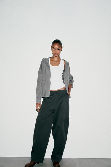SWEAT EN MAILLE À CAPUCHE - Gris de Zara