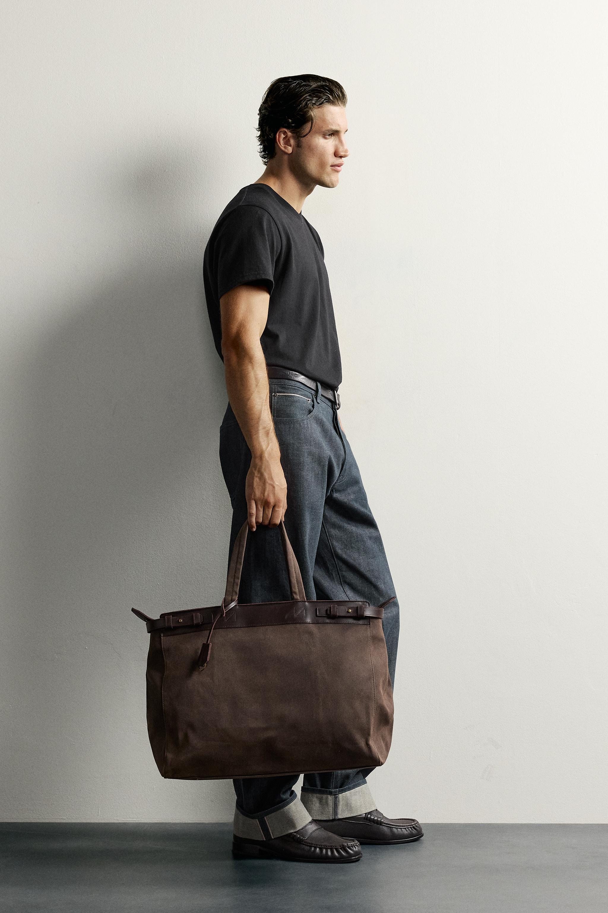 RELAXED FIT V-NECK T-SHIRT