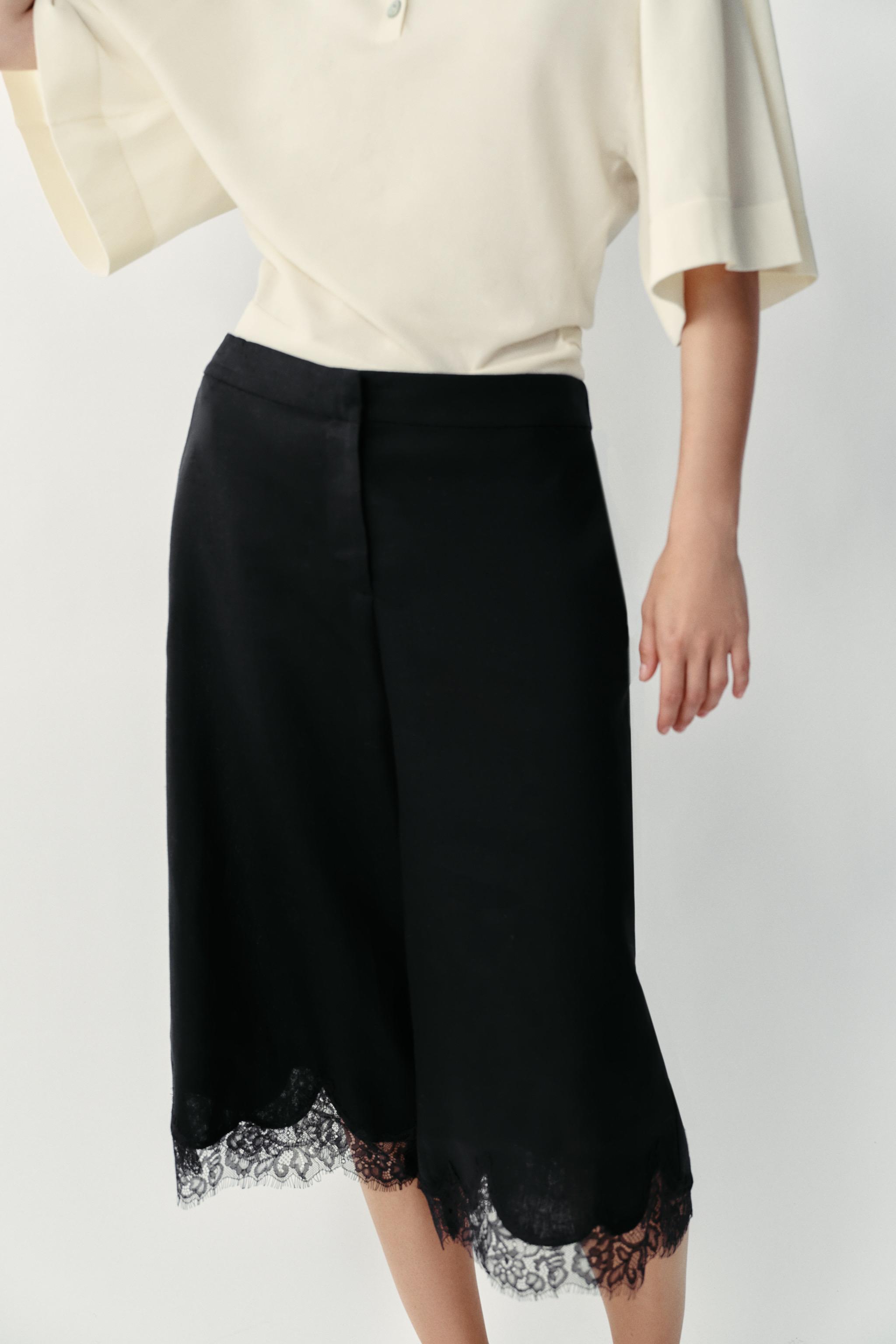 LONG LINEN LACE SHORTS — Black
