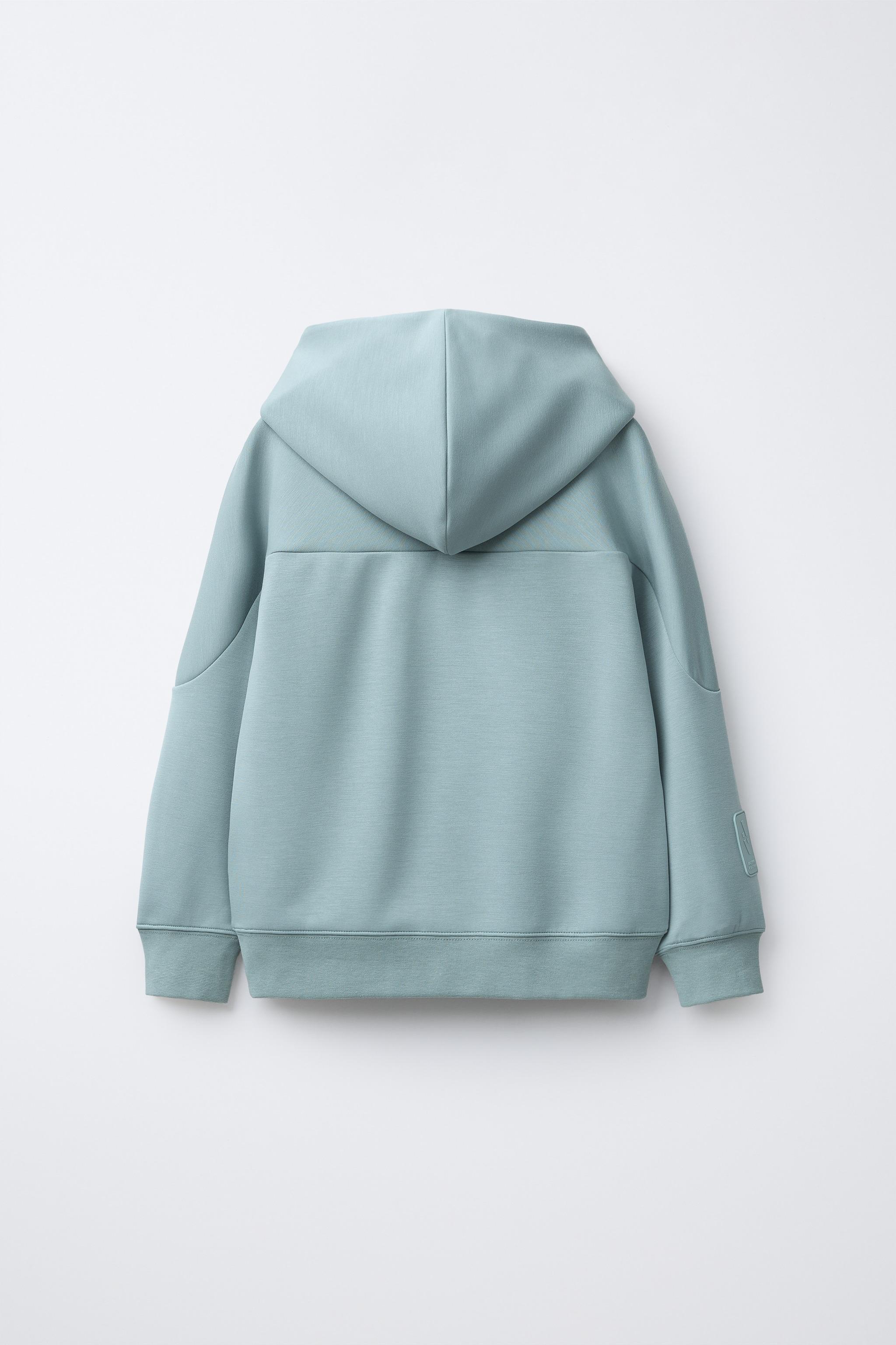 SPORTY HOODED SWEATSHIRT