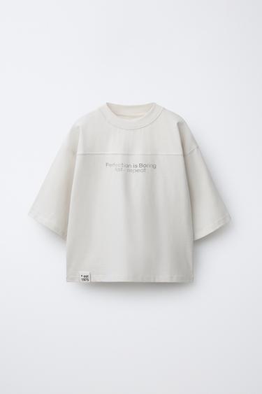 CAMISETA EFECTO LAVADO TEXTO - Crudo de Zara