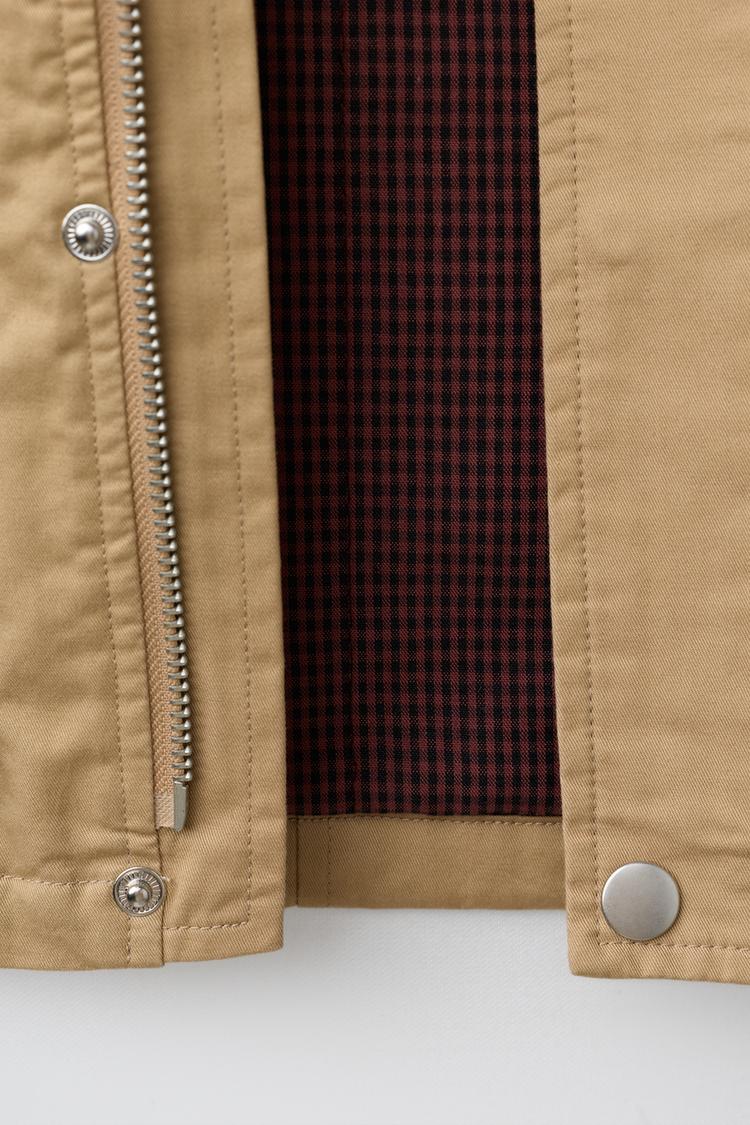 Chaqueta con cuello contrastante 8