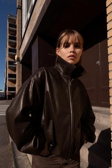 BLOUSON BOMBER EN MATIÈRE SYNTHÈTIQUE - Chocolat de Zara