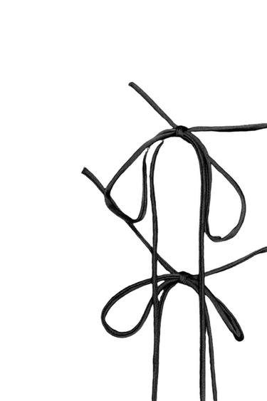 ASYMMETRISCHES NECKHOLDER-TOP IN SATINOPTIK - Schwarz von Zara